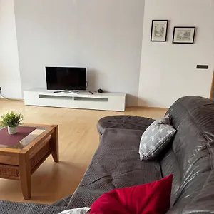 3 Zimmerwohnung Mit 2 Schlafzimmer Balkon Kueche Tv Wlan Apartment